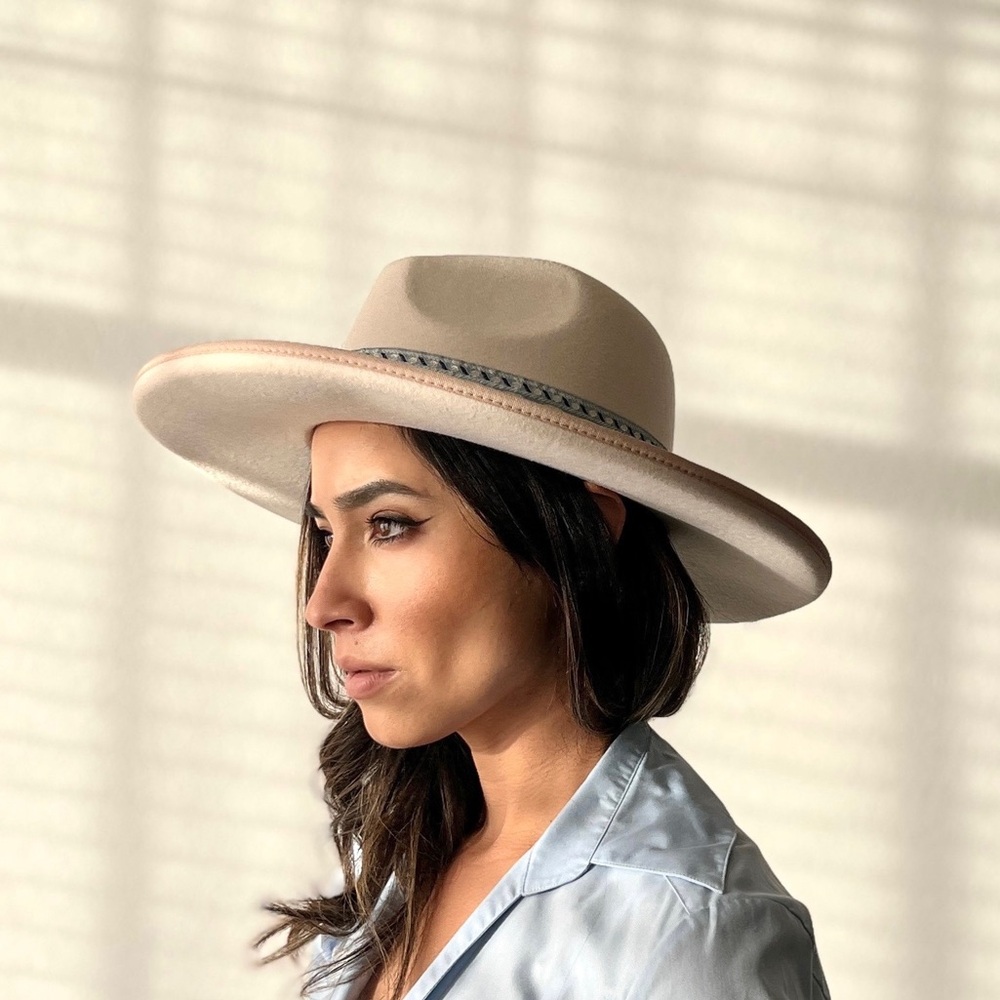 Ivory Wide Brim Hat with Blue Trim
